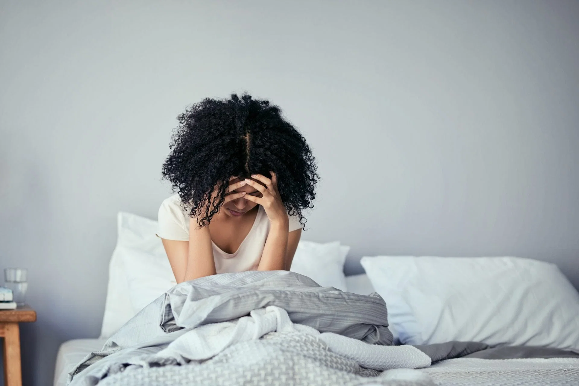 Ja çfarë tregon dhimbja e kokës në mëngjes