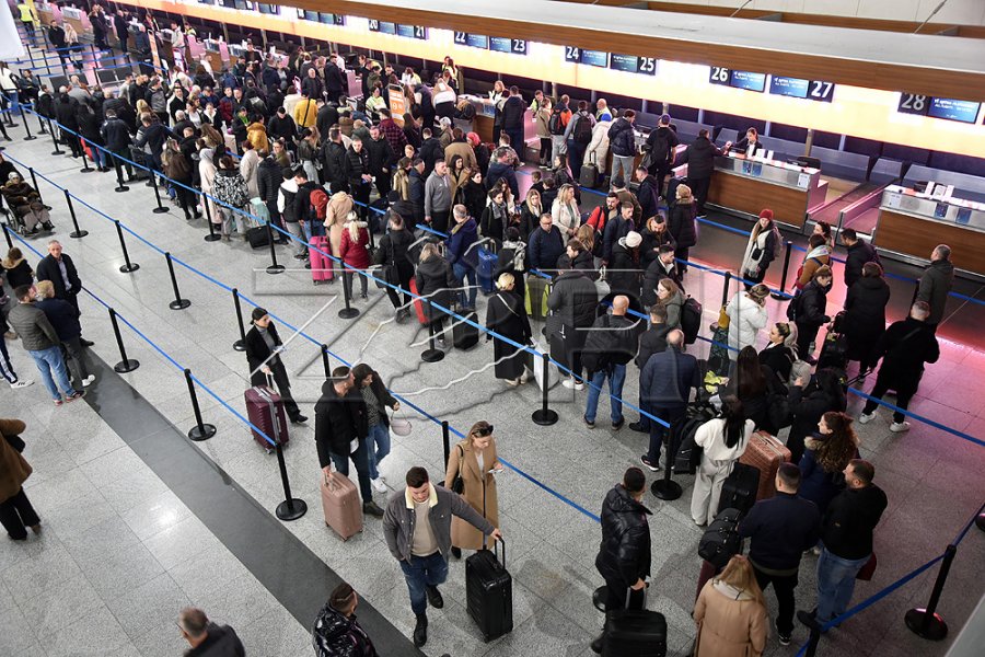 Procedura të reja në Aeroportin e Prishtinës për fluturime, udhëtarët këshillohen të përdorin check-in online