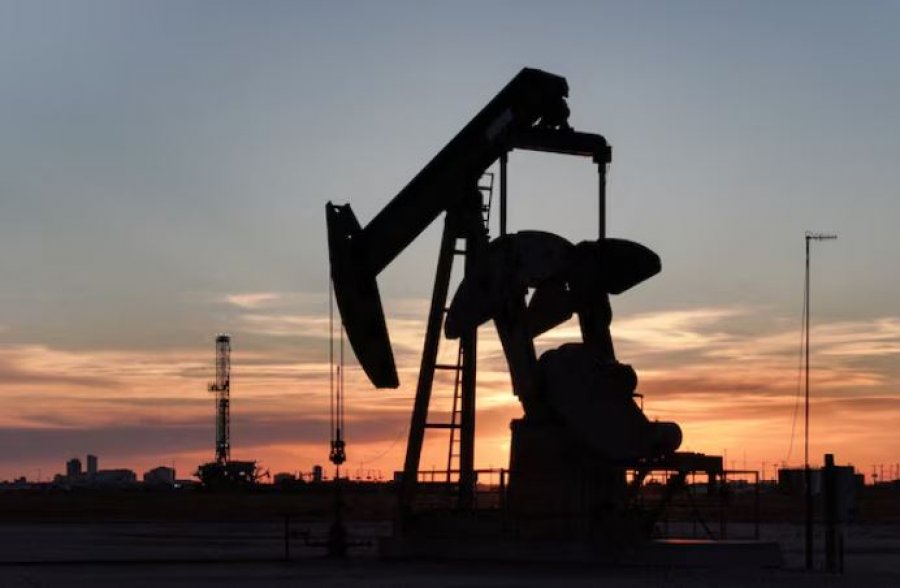 Çmimet e naftës rriten me 6% pas bllokadës së SHBA-së në Ngushticën e Hormuzit