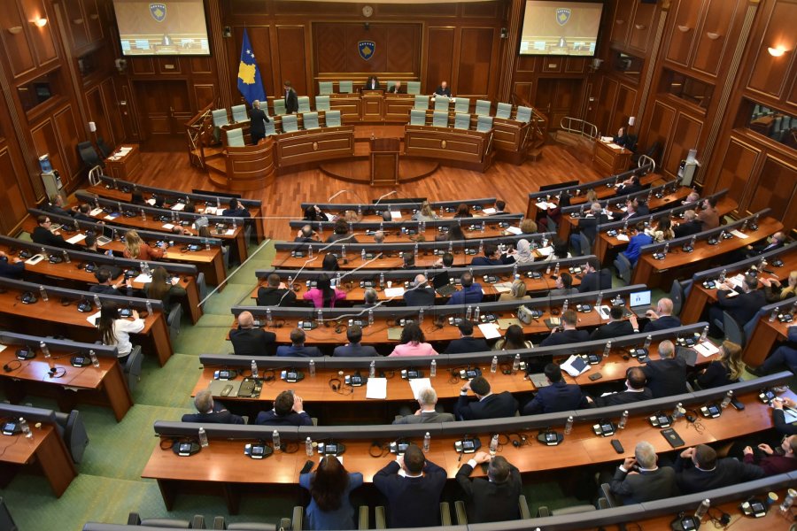 Çdo deputet një asistent, kryetarët e komisioneve parlamentare nga dy asistentë