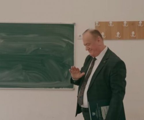 Pensionohet Mahmut Ferati, i thotë lamtumirë profesionit të jetës me këngë emocionuese