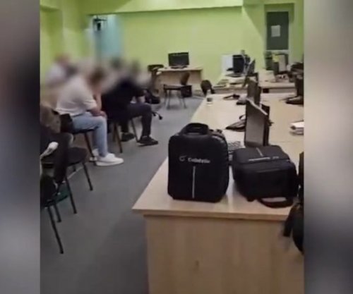 Policia e Tiranës prangos 10 persona për skemë mashtrimi me “call center”