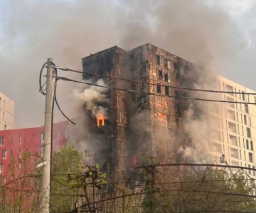 11 të hospitalizuar nga djegia e ndërtesës në Tiranë, ende s’dihet shkaku i zjarrit