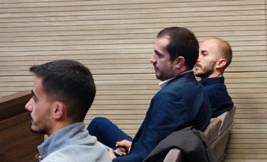 Nga një vit e gjysmë burgim për deputetin Egzon Azemi dhe zëdhënësin e Qeverisë Arlind Manxhukën për nxitje të përçarjes