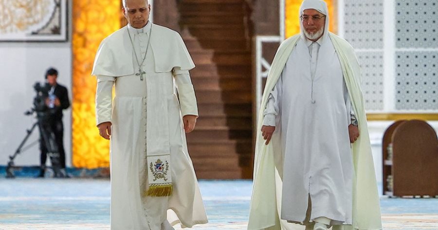 Papa nis turin afrikan - vizitë në Algjeri, mban meshë dhe viziton një xhami