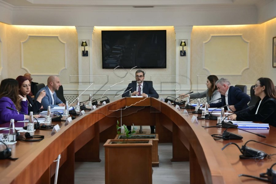 Nis mbledhja e Kryesisë