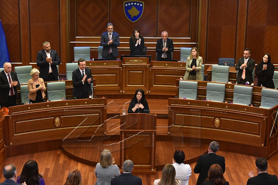 Krasniqi e emocionuar: Drita ka munguar, shumë histori mbetën të heshtura, por sot zëri ndriçon