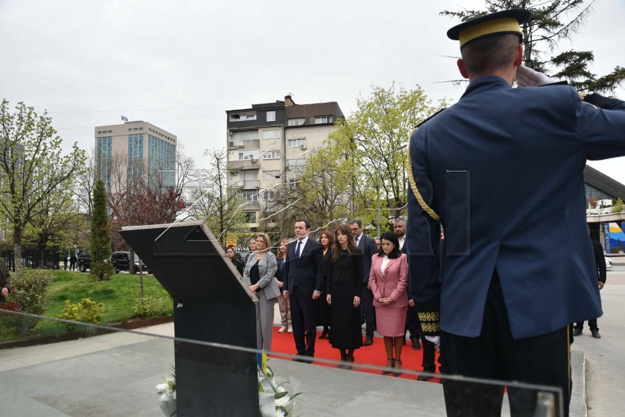 Homazhe te memoriali “Heroinat” në Ditën e të Mbijetuarve të Dhunës Seksuale në Kosovë