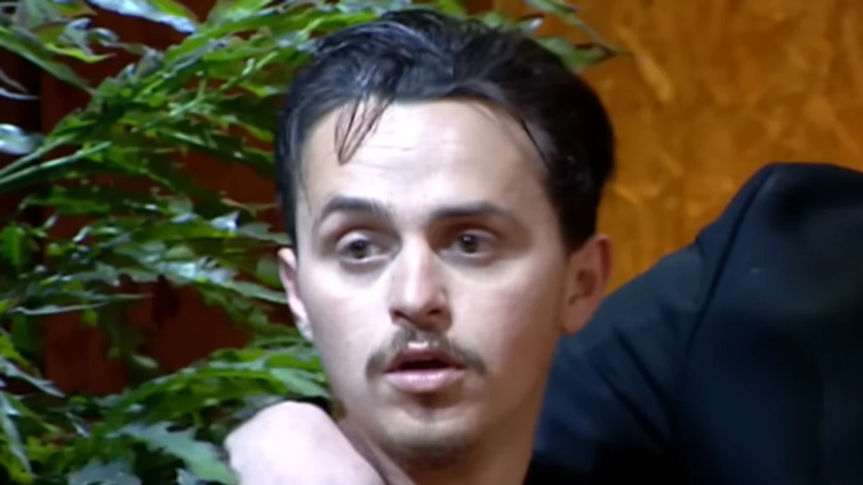 Aktori Akil Varfi beson se u largua padrejtësisht nga Ferma VIP 3 [video]