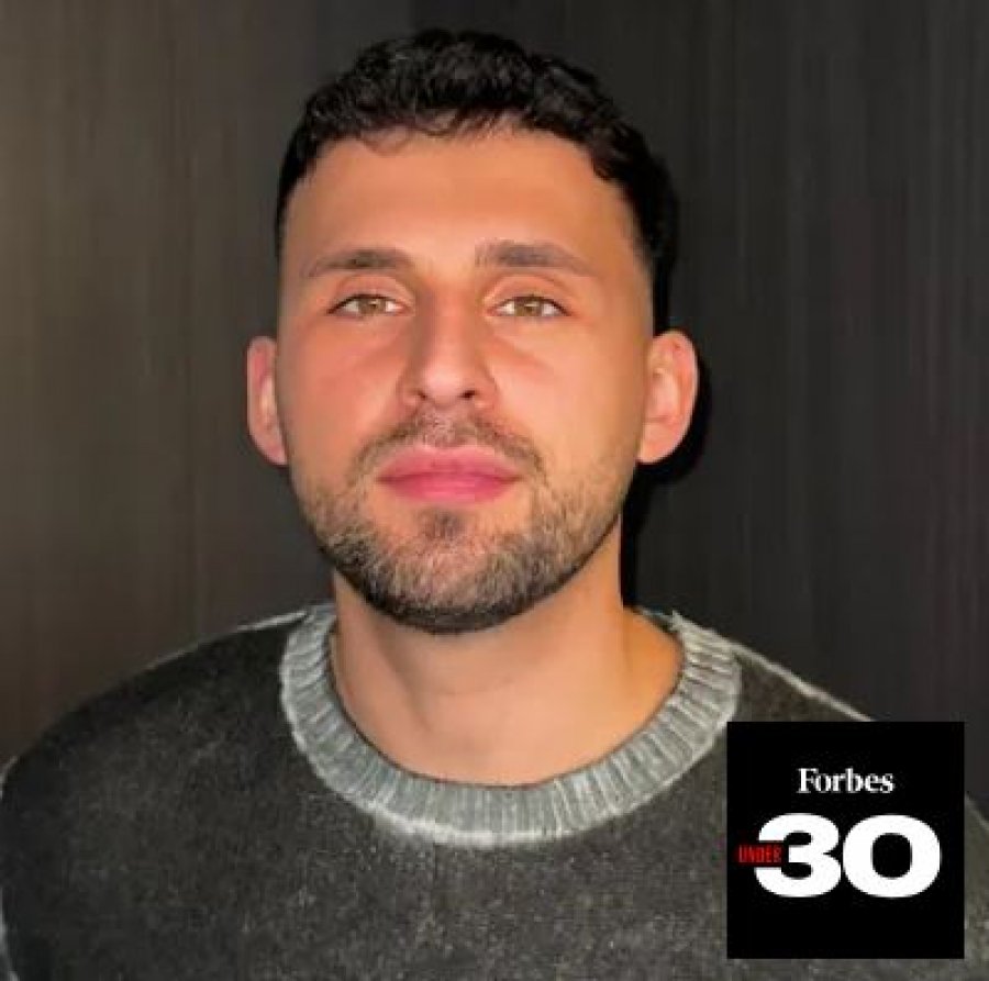 Merkur Smajlaj nga Kosova, në listën prestigjioze Forbes “30 Under 30 Europe 2026”