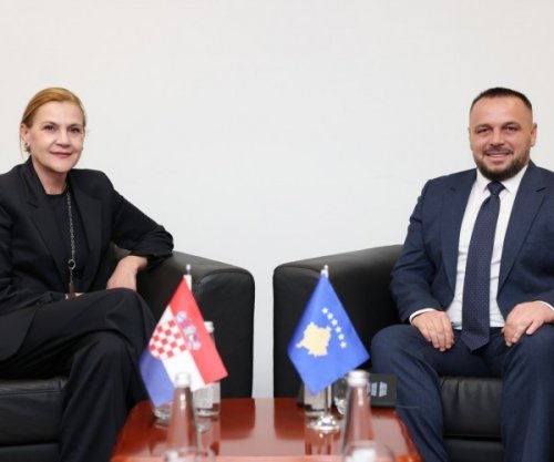 Maqedonci takohet me ambasadoren e Kroacisë, flasin për rritjen e kapaciteteve të mbrojtjes