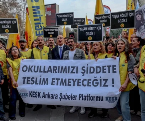 Mbi 3500 mësues protestojnë në Ankara, pas sulmeve në shkolla