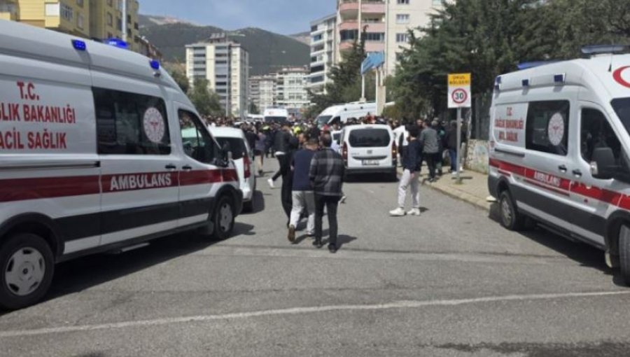 Shkon në dhjetë numri i të vdekurve nga sulmi me armë në Turqi, vdes një tjetër nxënës