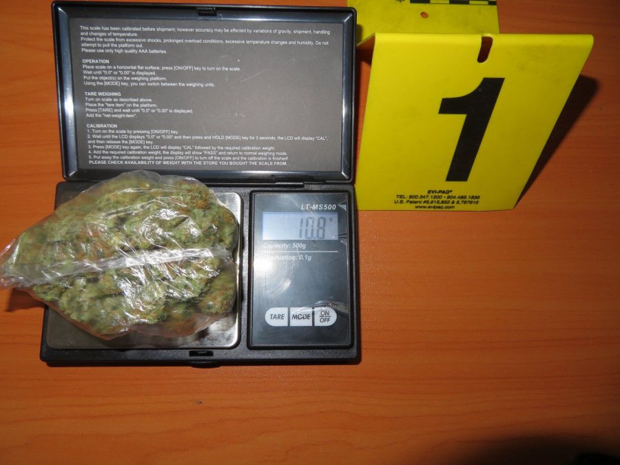 Ndalohet për shkelje trafiku në Vushtrri, policia i gjen drogë në veturë dhe e arreston