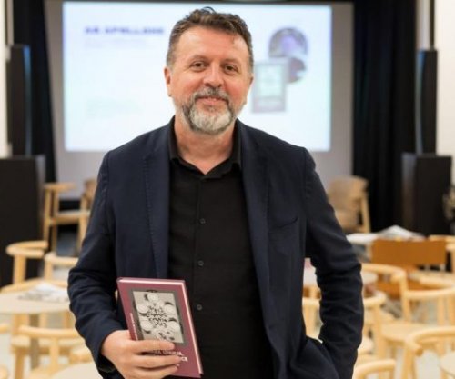 Ag Apolloni ka promovuar në Lubljanë romanin “Një fije shprese, një fije shkrepëse”