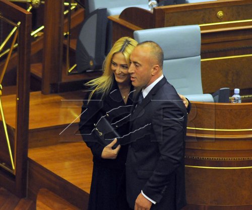 Tri shtëpi, tri banesa, një vilë, vetura, toka e truall - pasuria e Ramush Haradinajt dhe Anitës