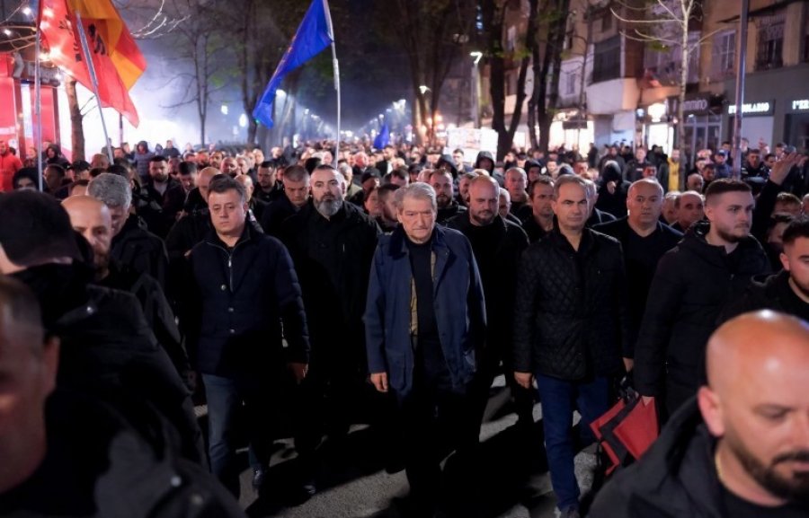 Berisha: Jemi shpresa e vetme për shpëtimin e Shqipërisë