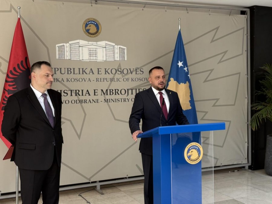 Maqedonci pas takimit me homologun nga Shqipëria: Diskutuam për thellimin e bashkëpunimit në sektorin e mbrojtjes