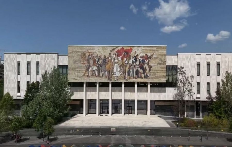 Tiranë, zbulohet fasada e Muzeut Historik Kombëtar pas restaurimit të plotë 