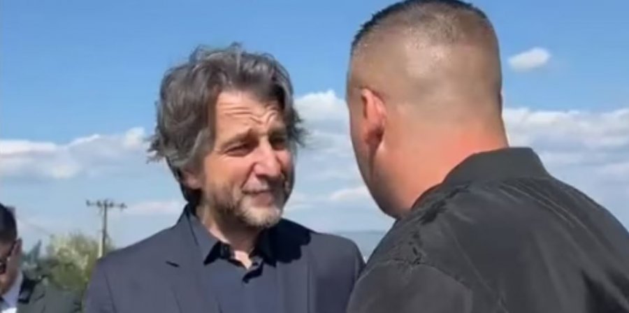 Djali i një dëshmori kundërshton hyrjen e Përparim Ramës në varrezat e dëshmorëve