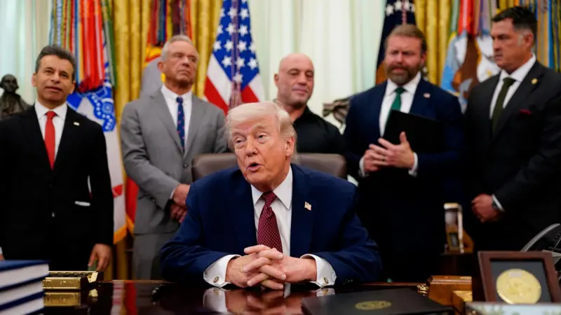 Ngushtica e Hormuzit, Trump: Nuk do ta lejojë Iranin të shantazhojë SHBA-në