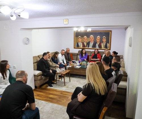 Osmani në vizitë te familja e Zejnepe Gashit: Sakrifica e tyre mbetet amanet për një shtet ku jeta mbrohet gjithmonë