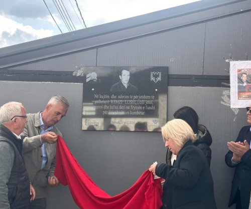 Zbulohet pllaka përkujtimore e veprimtarit, Remzi Lushi