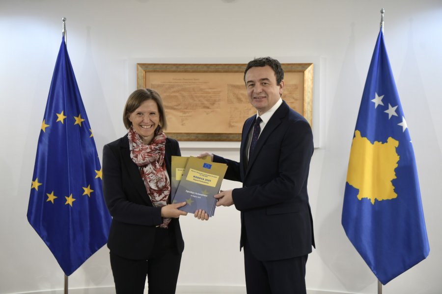 Shefja në detyrë e BE-së takon Kurtin, ia prezanton gjetjet e Misionit të Zgjedhjeve