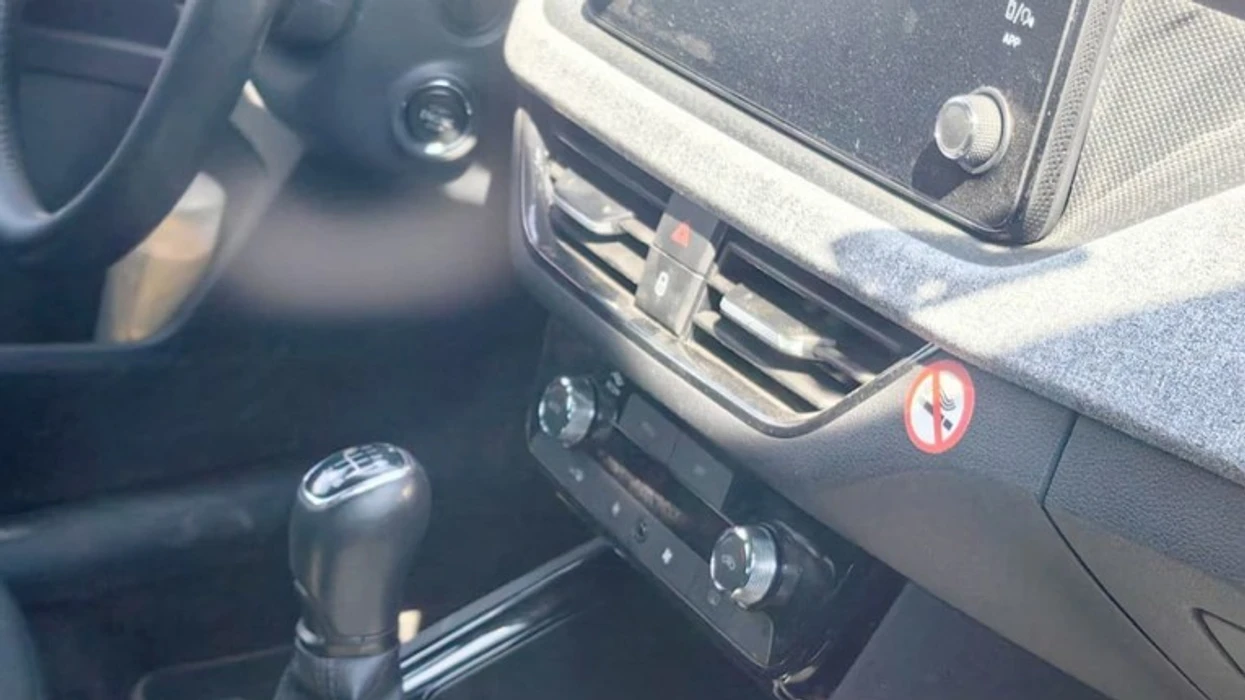 Heqja e erës së cigareve në veturë, kjo është mënyra më e lehtë për ta eliminuar atë