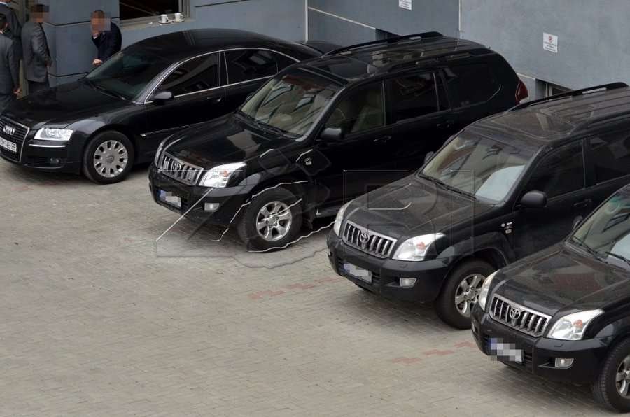 Për tre vjet institucionet shpenzuan rreth 40 milionë euro për naftë të automjeteve dhe telefoni mobile