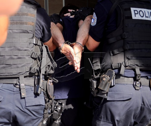 Policia arreston dy persona të kërkuar nga INTERPOL-i për kontrabandë migrantësh dhe mashtrim