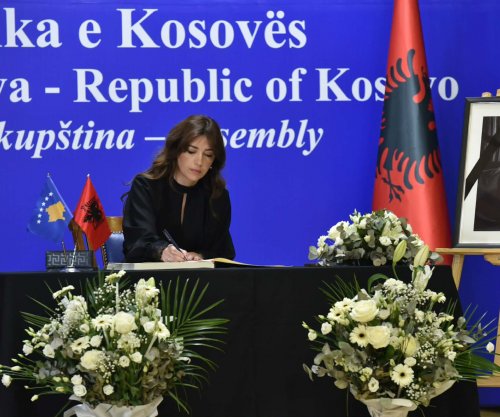 Haxhiu shkruan në Librin e zisë, në nderim të akademik Rexhep Qosja