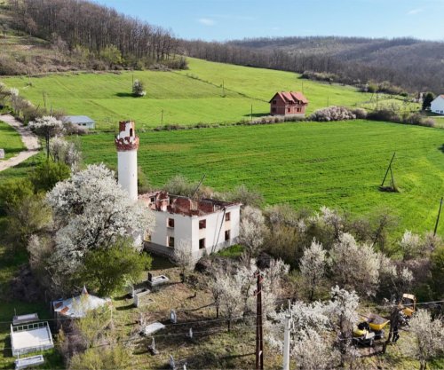 Fillon restaurimi i Xhamisë së vjetër të Orllanit e cila u shkatërrua gjatë viteve të ’90-ta