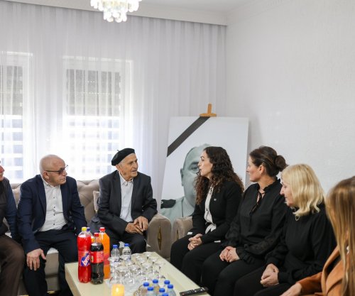 Osmani viziton familjen e Afrim Bunjakut: Sakrifica e tij është dëshmi e çmimit të lartë të lirisë sonë