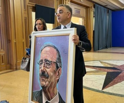 Tahiri i AAK-së arrin në Kuvend me portretin e kongresistit Eliot Engel