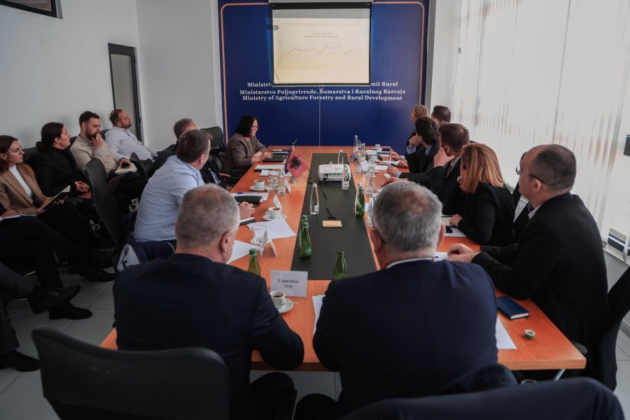 Kusari-Lila, Murati dhe Muja takohen me përfaqësuesit e Shoqatës së Prodhuesve të Qumështit