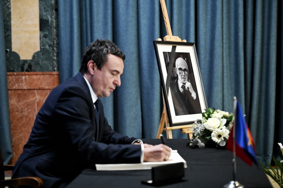 Kurti nga Instituti Albanologjik: U prehtë në paqe, profesor Rexhep Qosja dhe lum na që e patëm