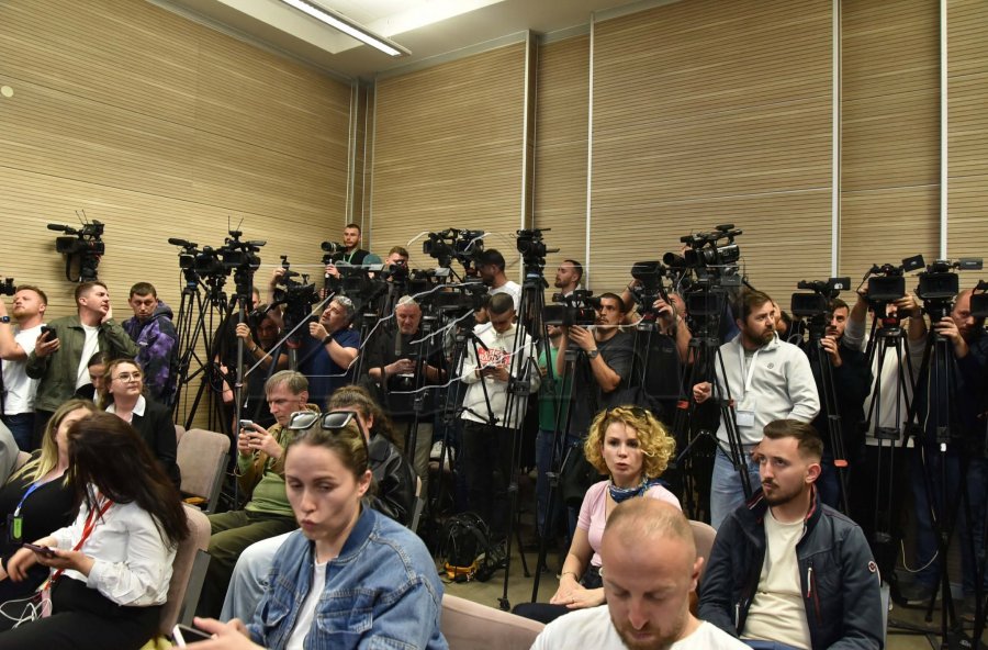 Interesim i madh - shumë media në sallën e gjyqit, ku pritet të jepet vendimi për rastin “Banjska”