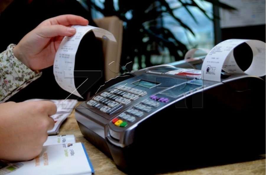 Murati nënshkruan udhëzimin për arkat fiskale digjitale: Kosto më e ulët për bizneset