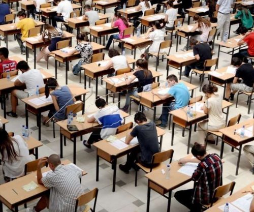 Masa të rrepta për testin e maturës – Deri 20 mijë euro gjobë për ata që “ndihmojnë” nxënësit të kopjojnë