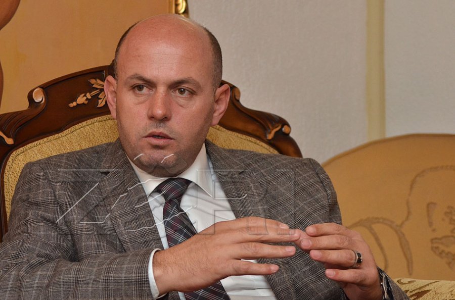 Nis peticioni për përfshirjen e Murat Jasharit në garën për president