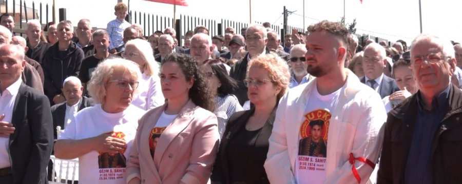 Përkujtohet dëshmori Gëzim Sahiti, motra: Ishte i hareshëm, këndojke kah shkojke [video]