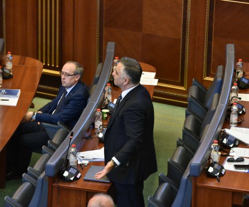 Në seancë nuk shkon as AAK-ja, Tahiri: Spektakël politik