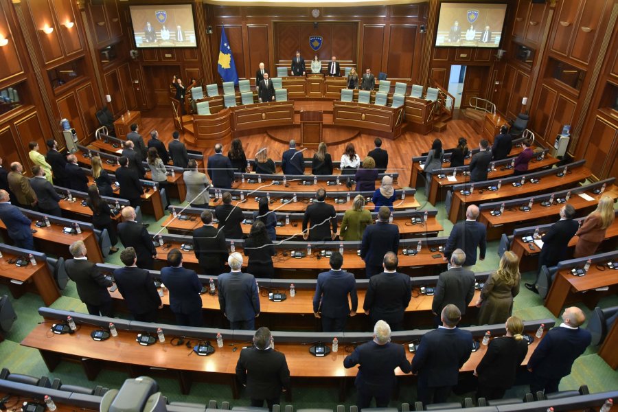 “Figurë e shquar e kombit shqiptar”, deputetët nderojnë akademikun Rexhep Qosja