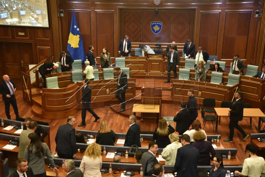 Pas raundit të parë të votimit, ndërpritet seanca për presidentin, vazhdon nesër