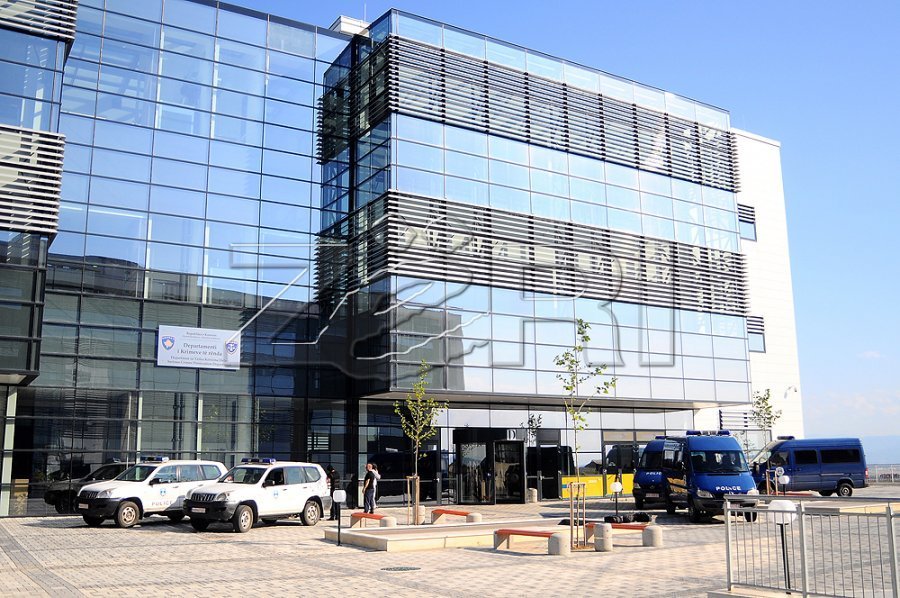 Arrestohet personi që tentoi t’i sulmojë disa të tjerë në Prishtinë, deklarohen nga prokuroria