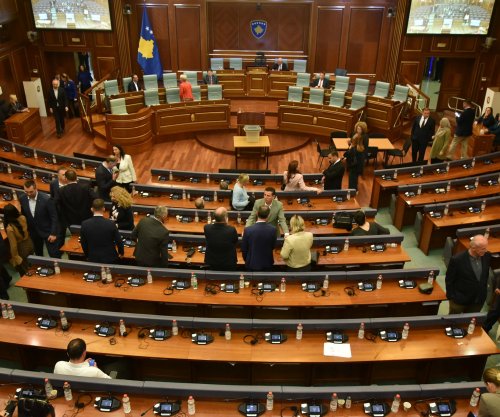 LIVE | Deputetët e LVV-së në sallë për seancën e orës 23:00