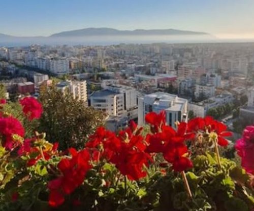 Vlora si “kartolinë” pranvere, mes detit dhe qiellit të kaltër [video]