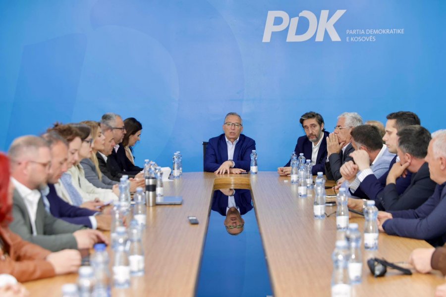 PDK-ja mbledh Kryesinë: Po rrezikohet rendi kushtetues