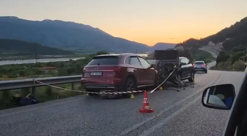 Tetë persona të lënduar në një aksident në rrugën Tepelenë-Krahës